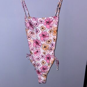 Women’s Floral One-Piece Swimsuit 🌸